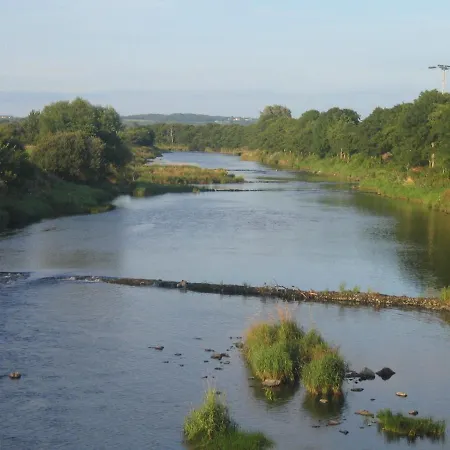 Retreat By The Feale Pansiyon *