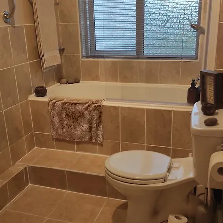 Retreat By The Feale Homestay