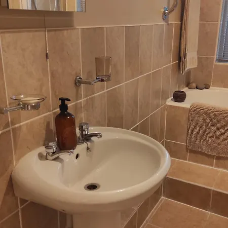 Retreat By The Feale Homestay *